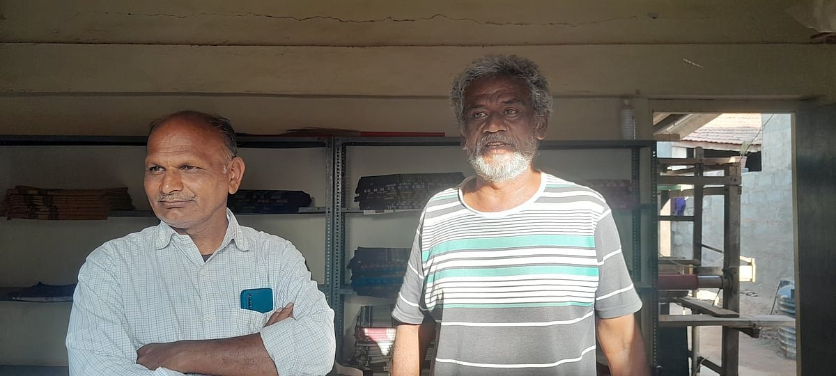 Hamir Daya Vankar with his bestfriend Nanji Bhai in Bhujodi