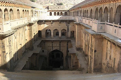 Sourav Das/Wiki Commons : Neemrana Baori is a famous stepwell located in Alwar.
