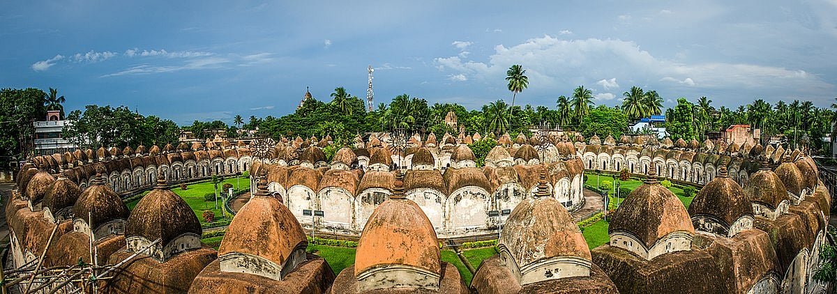 Schwiki/Wiki Commons : The 108 Nava Kailash Temples in Kalna are renowned for their striking architectural design