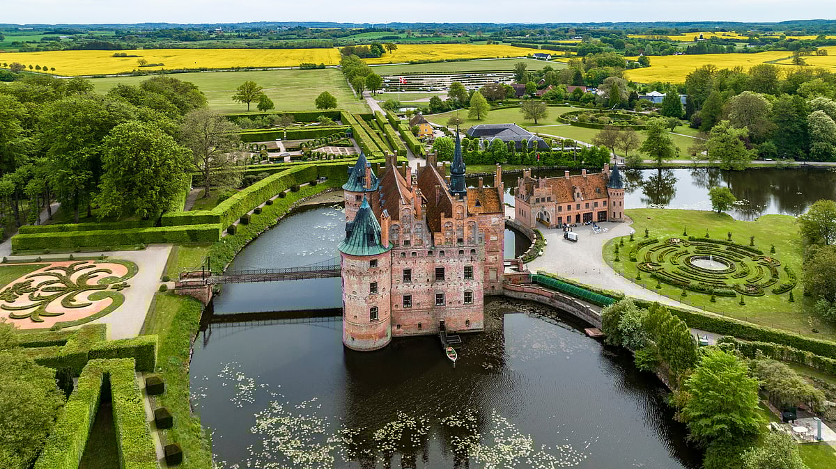 The Egeskov castle was originally built by Sheriff Frands Brockenhuus for defence purposes.