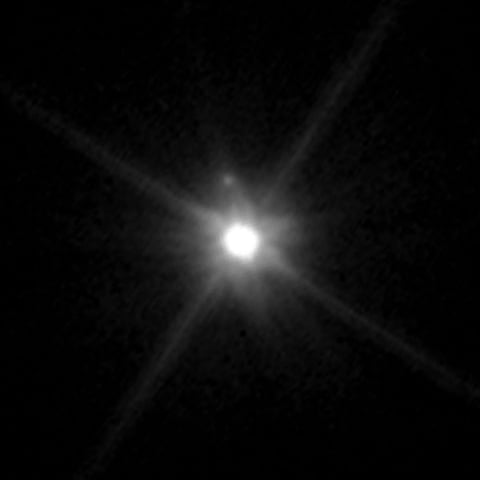 Low-resolution image of Makemake and its unnamed moon 