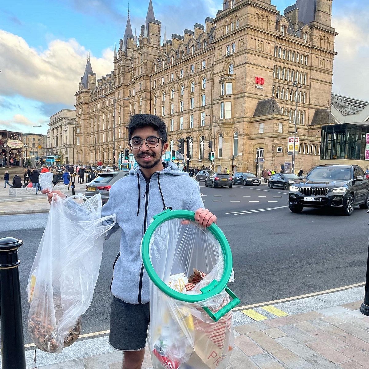 Vivek Gurav  : Vivek Gurav has plogged across India and has now taken to the cities in the UK to make his initiative global.