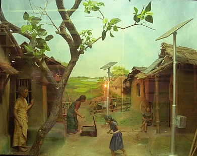 Wikimedia Commons : A diorama of a solar-powered village