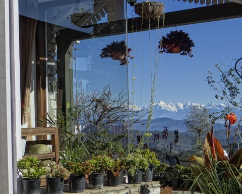 Situated approximately 7,100 ft above sea level, The Birdcage provides panoramic views of snowcapped Himalayan peaks