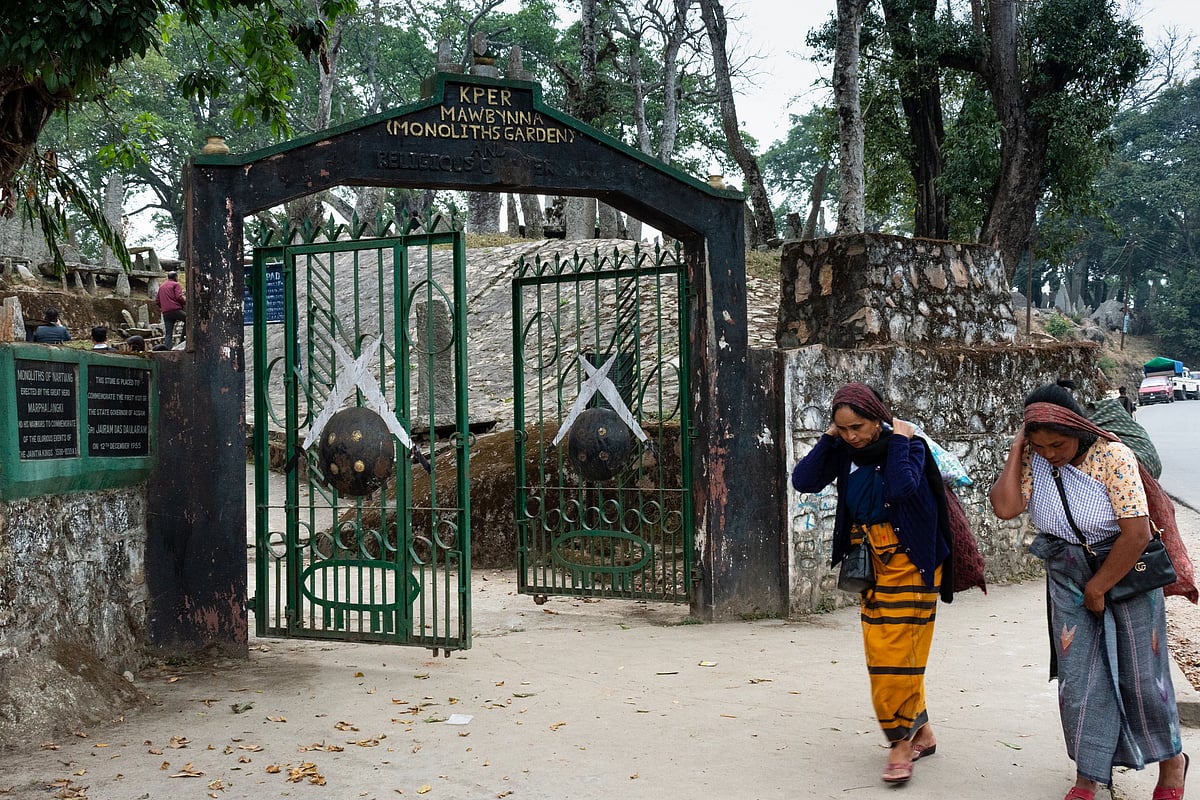 Local Jaintia women at the mawbynna