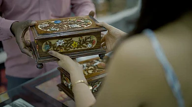 Copyright: Karnataka Tourism. All Rights Reserved : The Karnataka State Handicrafts Development Corporation Limited (KSHDCL) runs an online store for people to purchase authentically designed Mysore rosewood inlay products