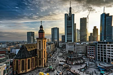 Pexels : Skyline of Frankfurt city