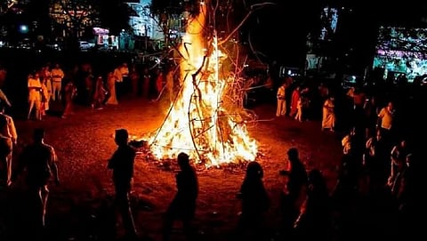 The Holika Dahan ritual that finds origin in a Hindu legend is a significant part of Shimga celebrations.