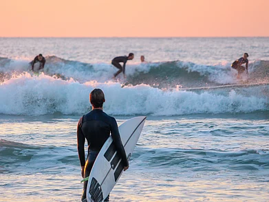 YuvalBeraru/Shutterstock : Surfing is growing in popularity in India