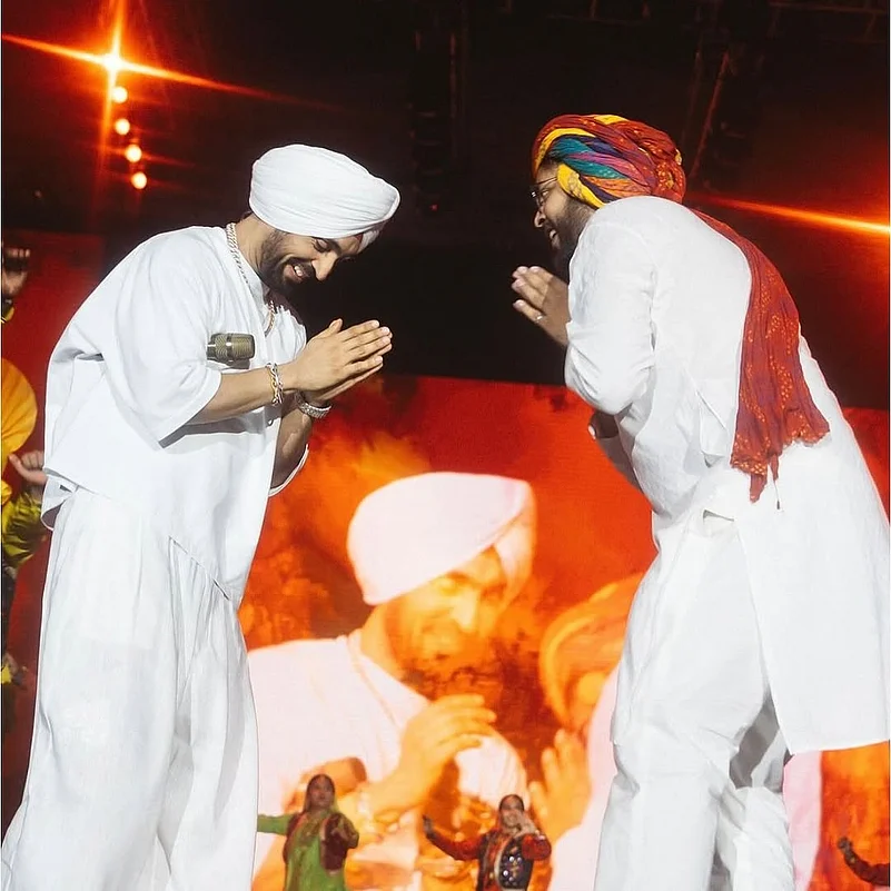 Diljeet Dosanjh greets a fan at his Jaipur concert.