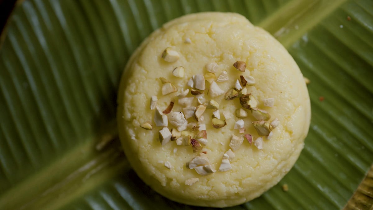 Srivilliputhur palkova has a rich and smooth texture