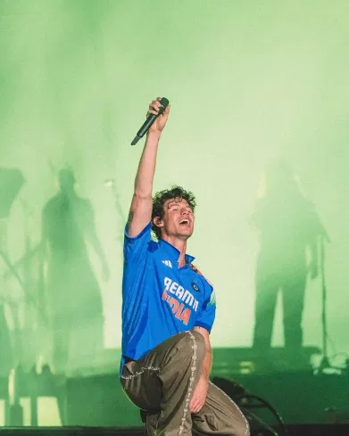 1998mendes_benito/Instagram : Shawn Mendes in concert at Lollapalooza India 2025