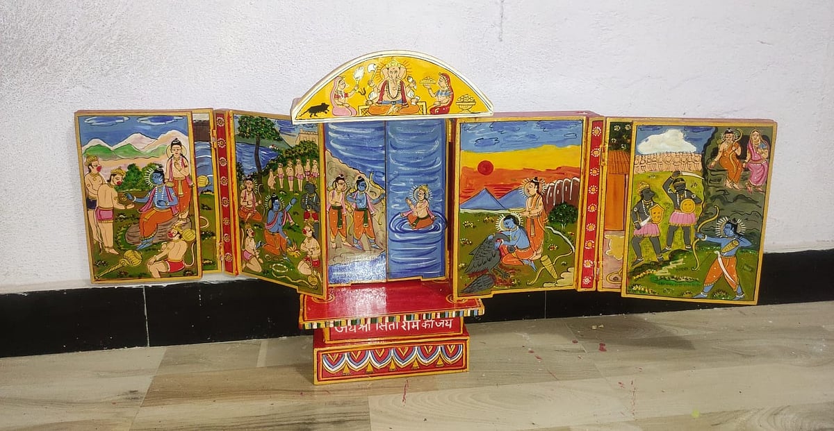 Two communities including the Suthars and Bhats are involved in the craft. 