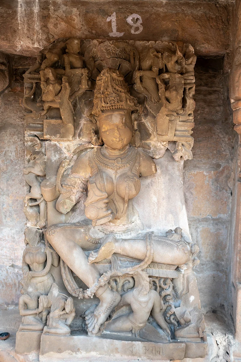A yogini statue in the Chausath Yogini temple of Bhedaghat, Madhya Pradesh