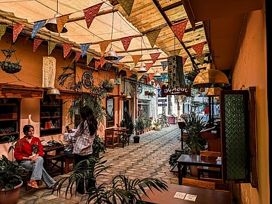 @jugmugthela/instagram : Enjoy a read at Jugmug Thela that is housed at Champa gully in New Delhi.