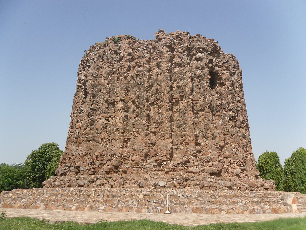 The foundations of Ala-i-Minar