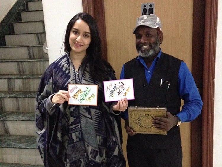 Ansari with actor Shraddha Kapoor, who is holding a handpainted postcard gifted by him