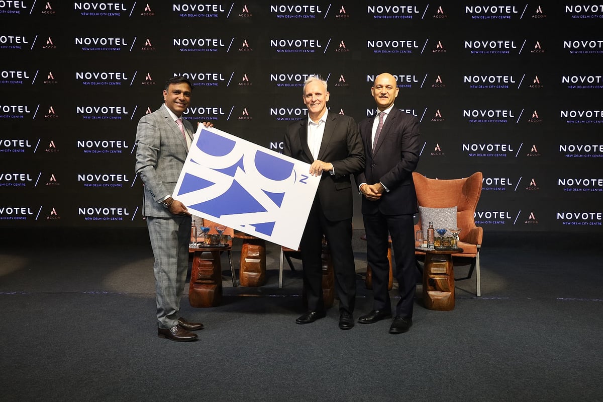 From L-R: Saumitra Chaturvedi, General Manage, Novotel New Delhi City Centre; Garth Simmons, Chief Operating Officer for Accor’s Premium, Midscale, and Economy Division in Asia; and Vineet Mishra,
Cluster General Manager,
Pullman & Novotel New Delhi Aerocity