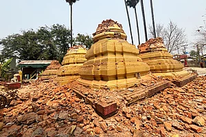 Aung Shine Oo/AP Images : The earthquake in Myanmar has damaged many pagodas.