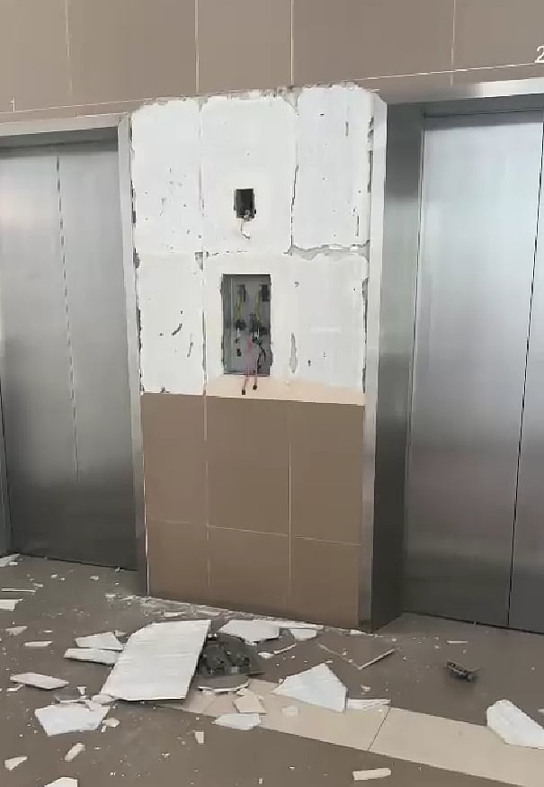 From footages inside the damaged buildings