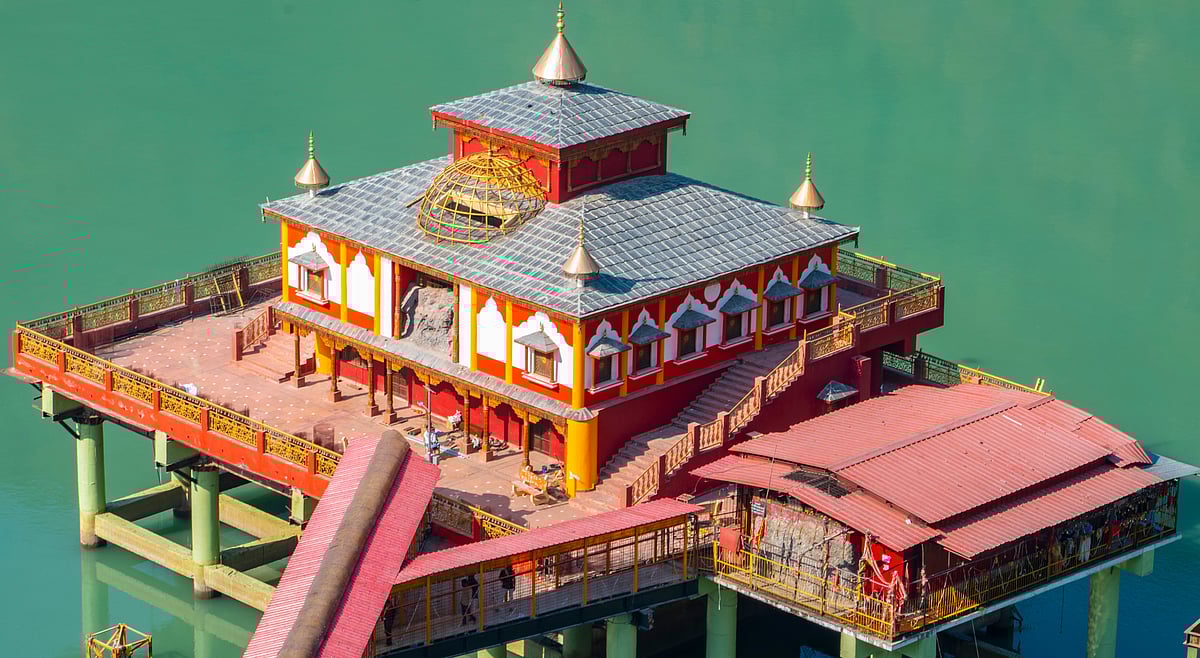 The Dhari Devi temple stands out for its striking design , which combines North Indian and Garhwal architectural styles