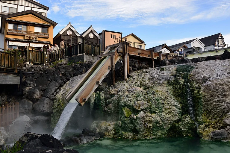 A view of the Kusatsu Onsen - Wikimedia Commons