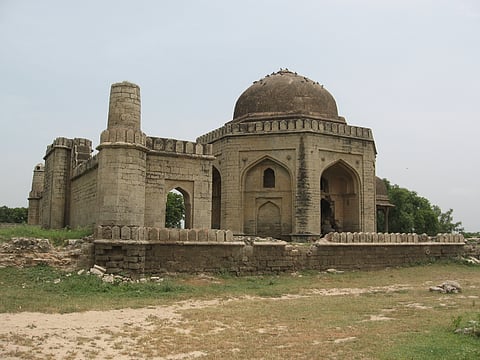 A tomb inside the Kallelon ka Maqbara complex at Jhajjar