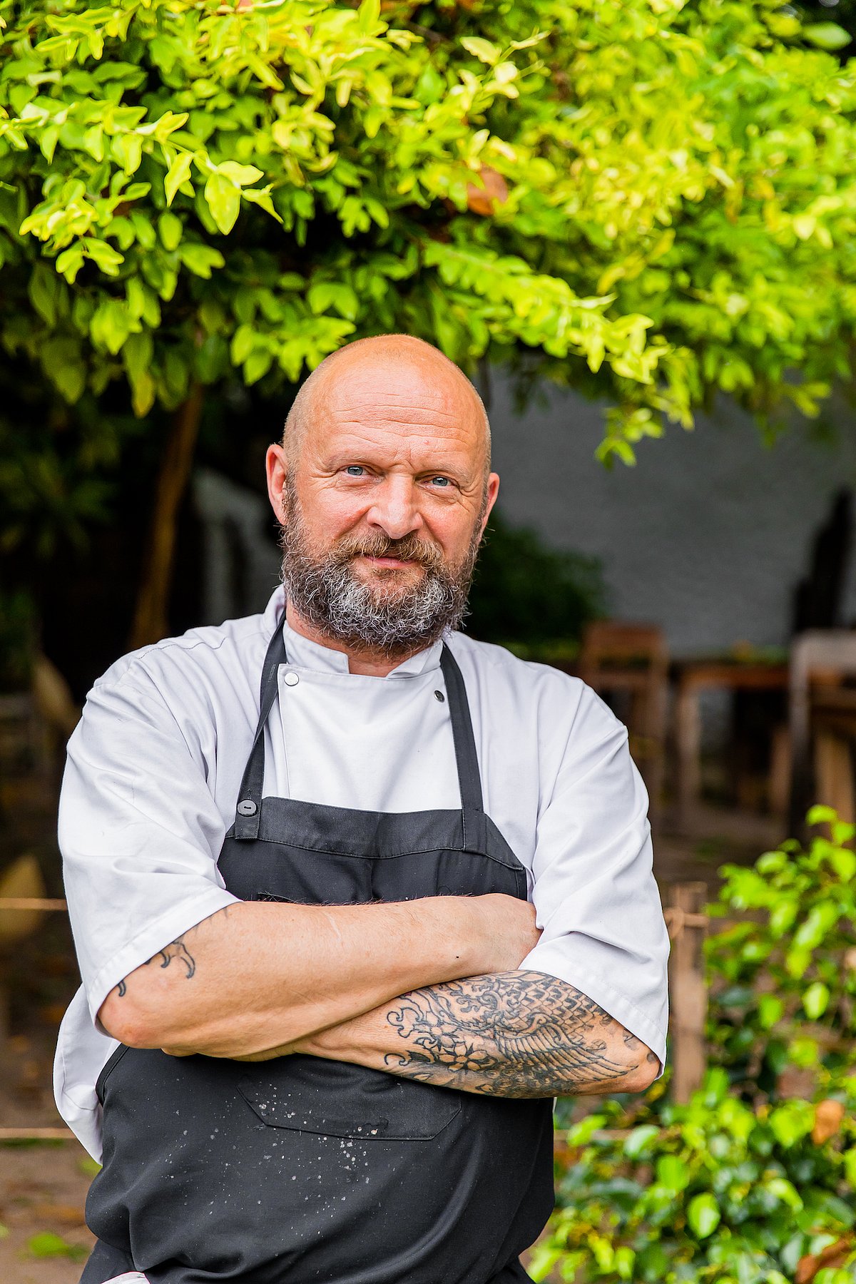 Chef Carsten Kyster, hailing from Denmark, has masterfully infused the vibrant hues of the ocean and land