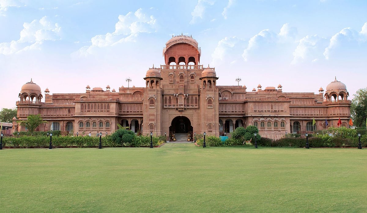 Laxmi Niwas Palace offers ample spaces to host your wedding celebrations