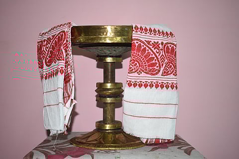 A xorai with a gamosa draped over it