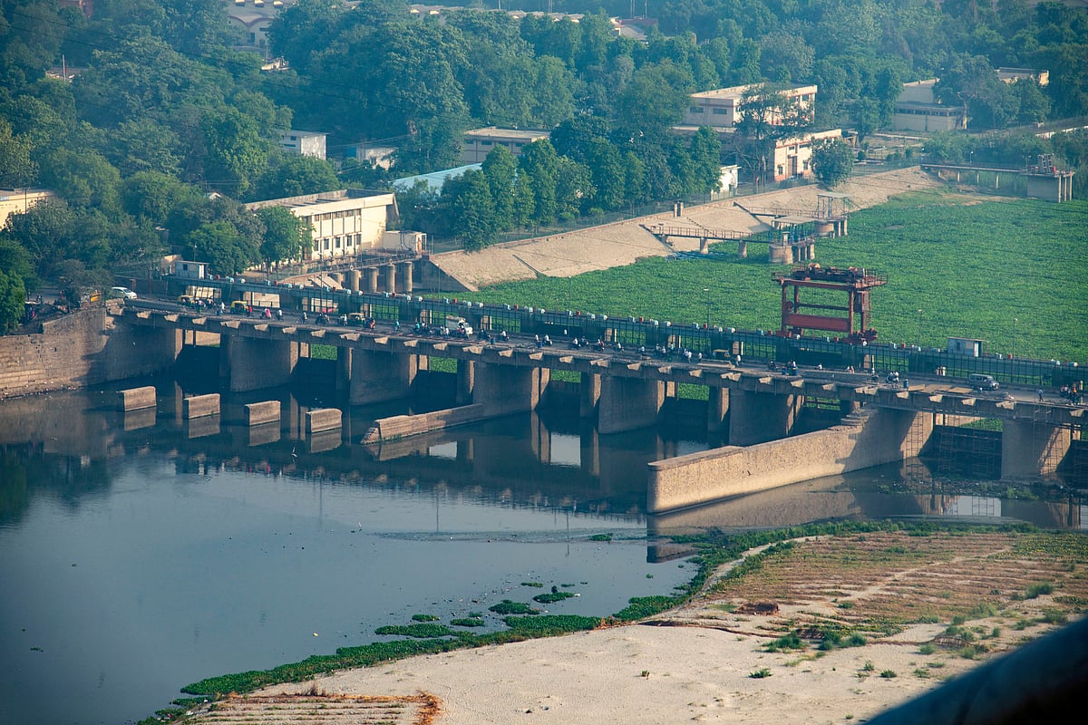 PradeepGaurs/Shutterstock : The Nizamuddin Bridge connects East Delhi with the Ring Road in South Delhi across the Yamuna River