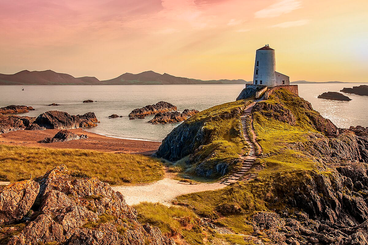 The lighthouse on Llanddwyn Island 
