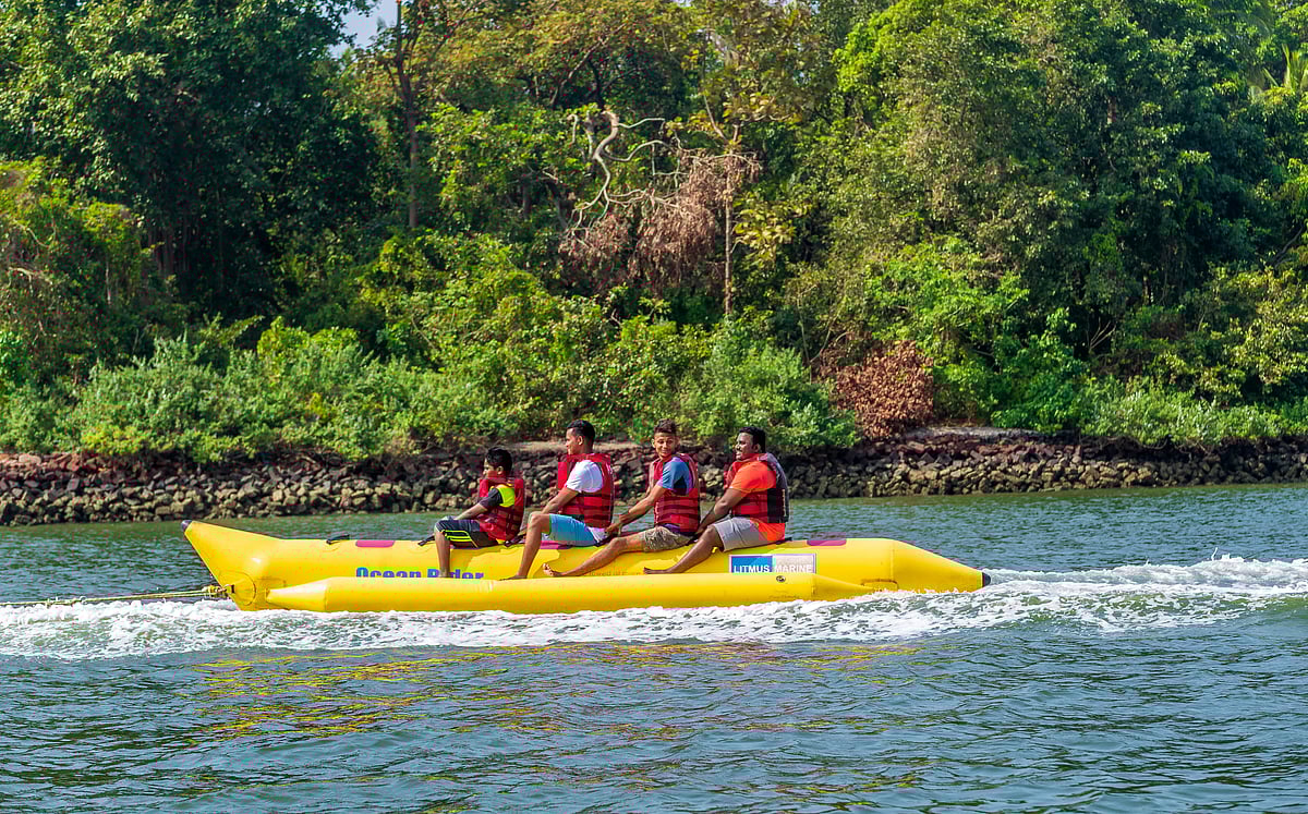 Snehal Jeevan Pailkar/Shutterstock : The Jheel Mahotsav 2025 features banana boat rides, among other activities