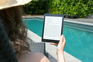 Pexels : E-books make reading on trips hassle-free