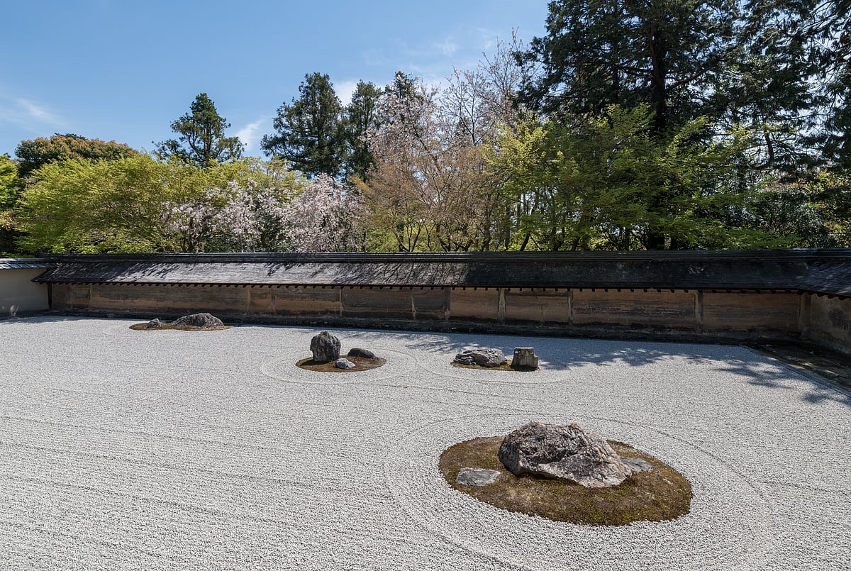 The kare-sansui (dry landscape) zen garden at Ryōan-ji
