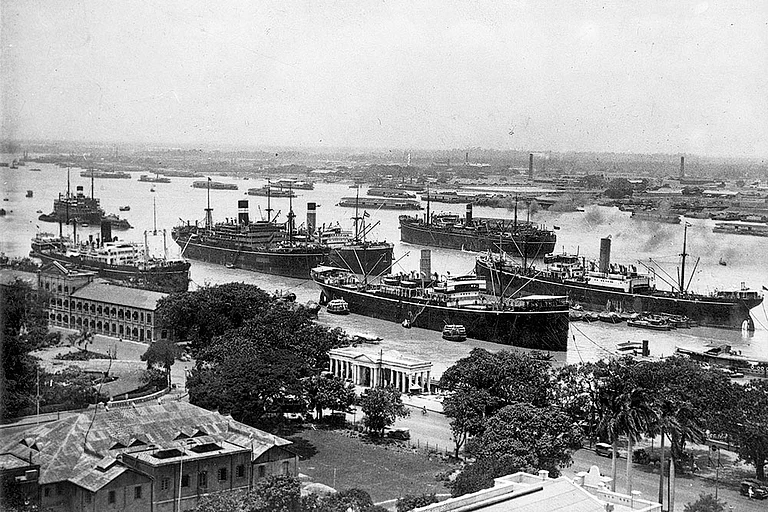 Ships on the Hooghly River in Calcutta, 1948 - Getty