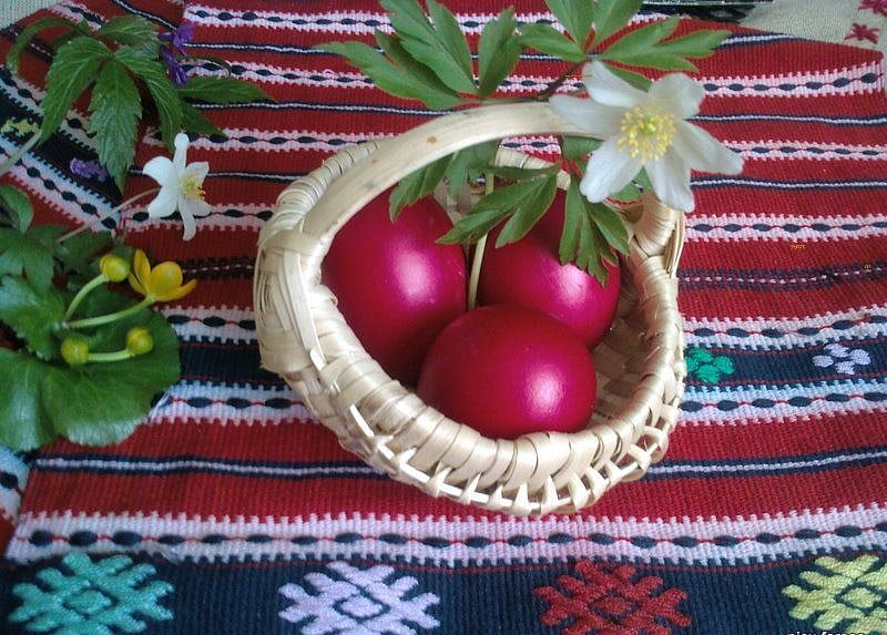 Greece has a tradition of dyeing eggs red for Easter