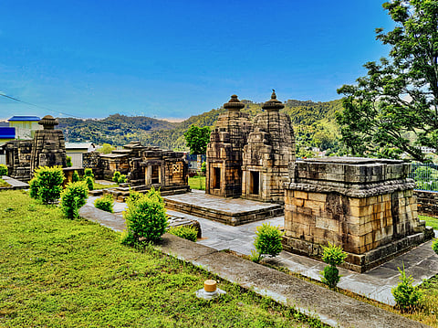 Four of the shrines in the Maniyan temple complex are built in a square, with each having the exact same front courtyard