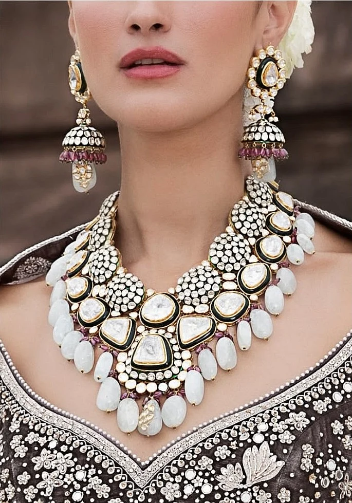 Jewellers use various techniques and settings in jewellery pieces.