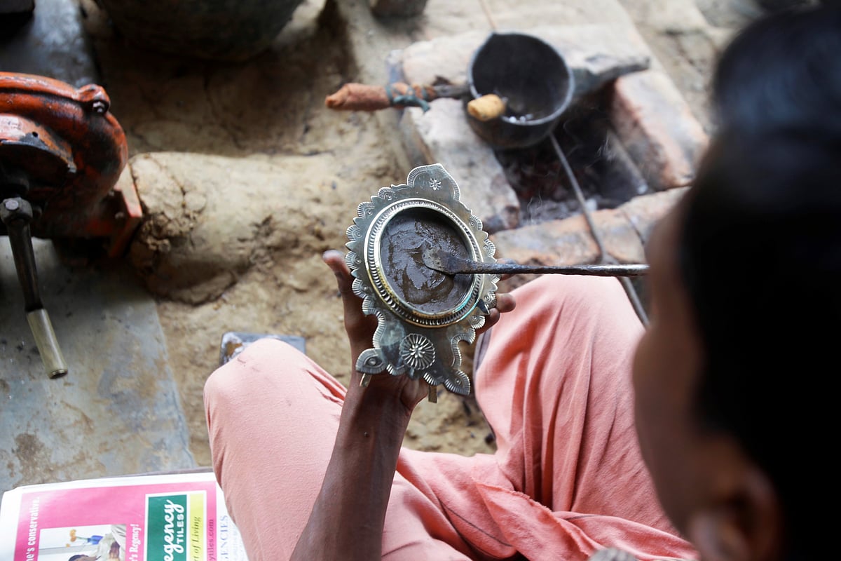 Shutterstock : The distortion-free mirrors are made using composition of metals that are a well-kept secret with the makers