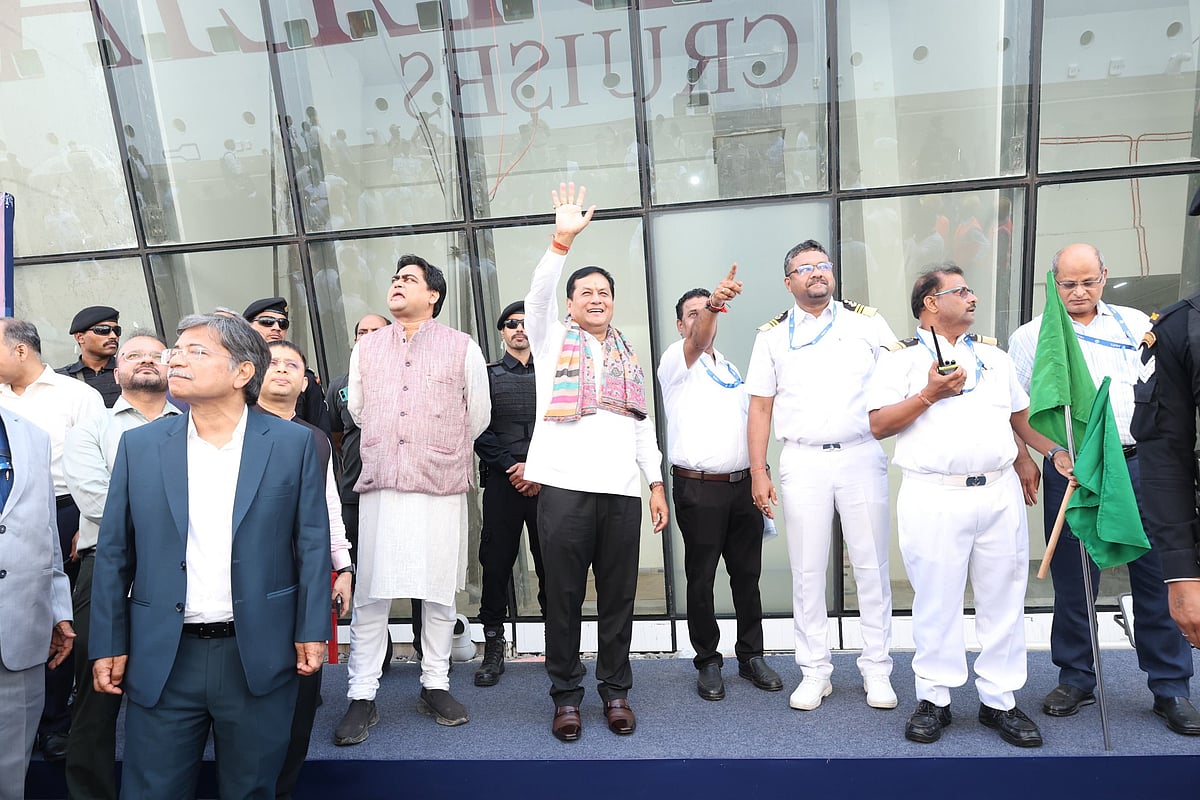 Union Minister of Ports, Shipping & Waterways, Sarbananda Sonowal, flagged off cruise operations 