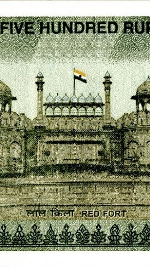 A shot of the Red Fort on a Five Hundred Rupee note