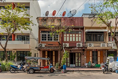 The Peninsula Bangkok : Thonburi—Bangkok’s historic riverside district