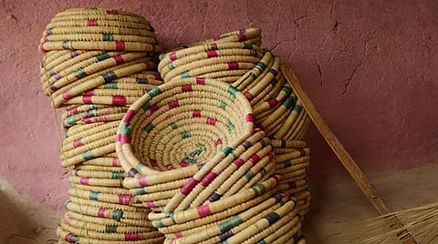 The women of Ranidongri and Amla villages weave their baskets using ubiquitous plants found in the area: dog rose, honeysuckle and blackberry briars