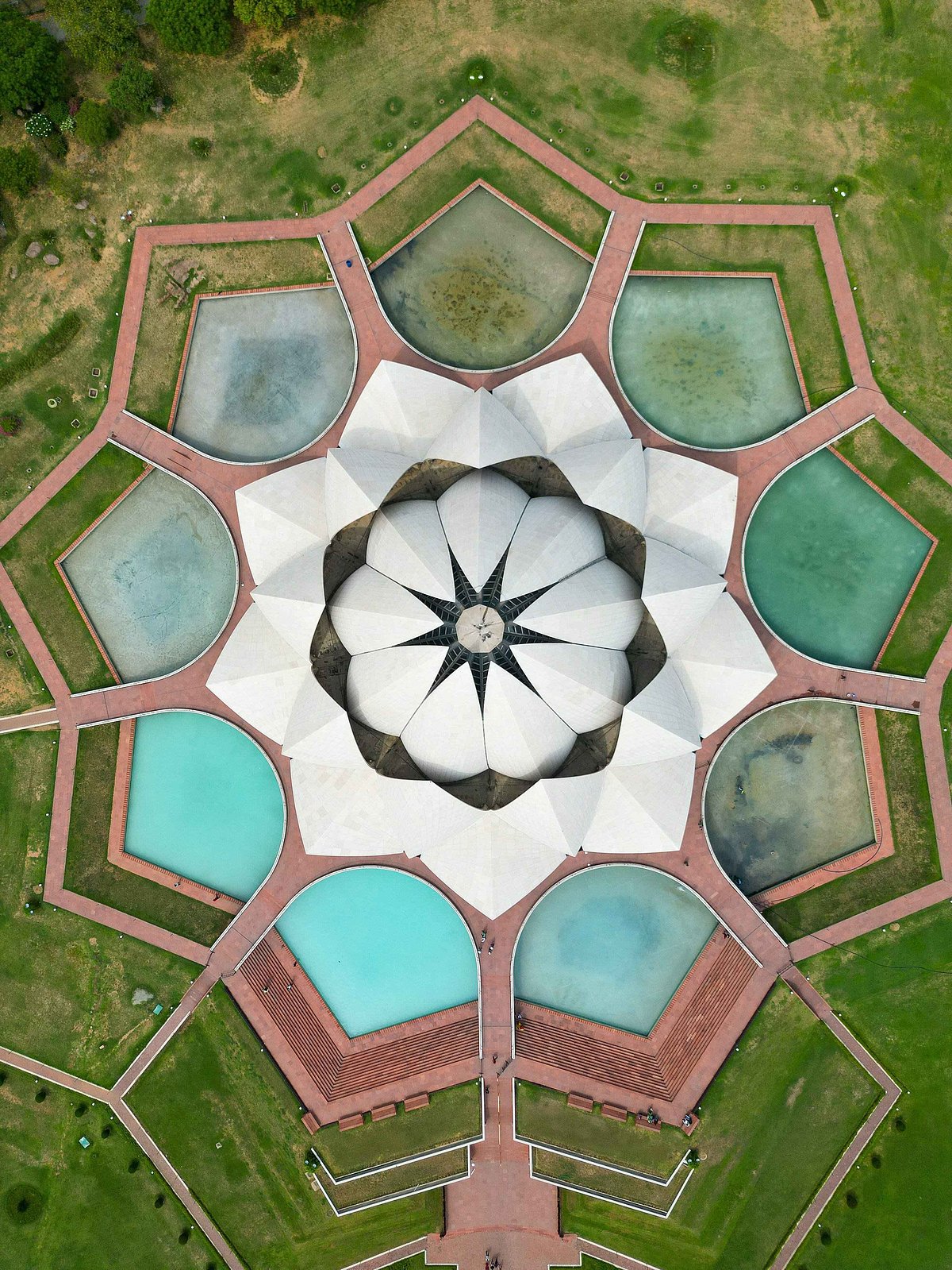 Shutterstock : A symmetrically beautiful shot of the Lotus Temple from above