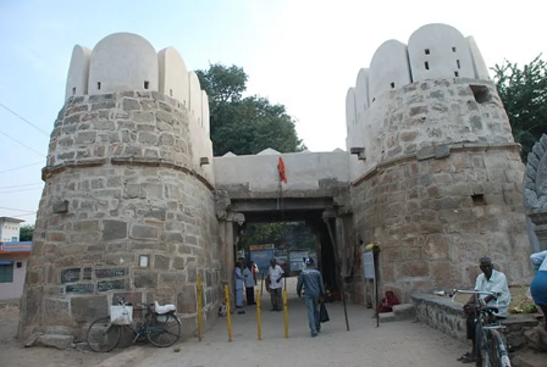 Penukonda Fort is a notable example of the region's rich cultural heritage, blending Hindu and Muslim architectural styles - Chittichanu/Wiki Commons