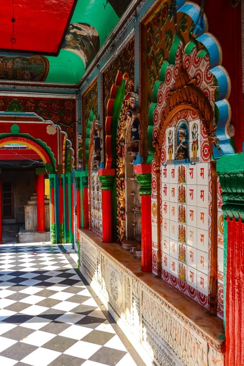 Inside Hanuman Garhi temple