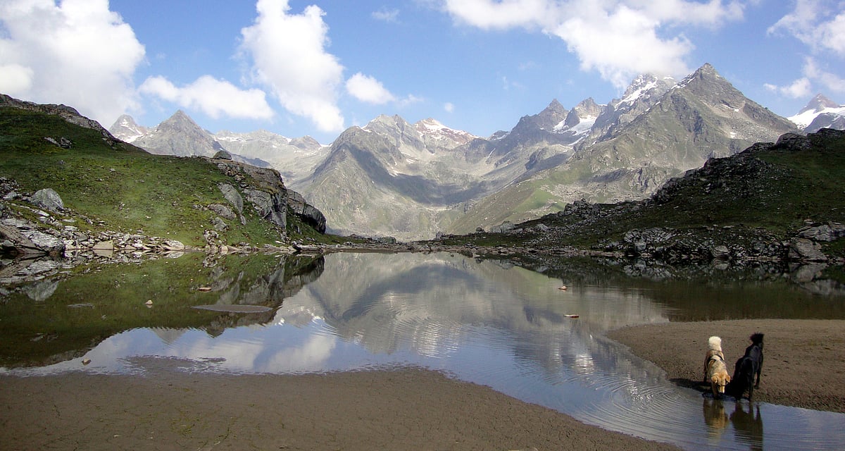 Vasuki Tal is a beautiful lake set in the midst of snowy mountains