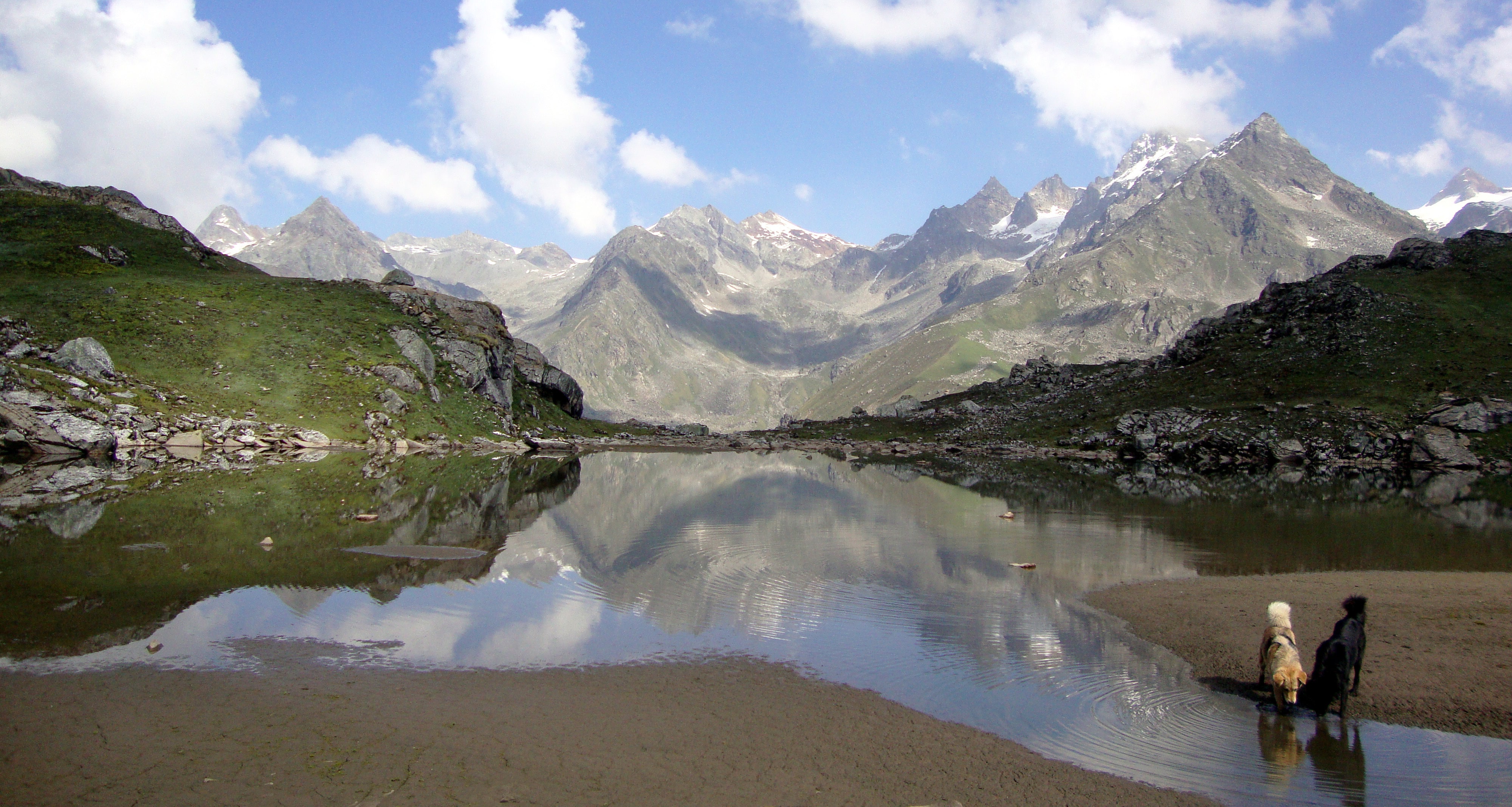 Vasuki Tal is a beautiful lake set in the midst of snowy mountains