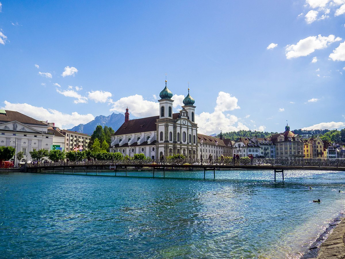 Tom Bradley/Unsplash : Lucerne is a famous tourist destination in Switzerland. 